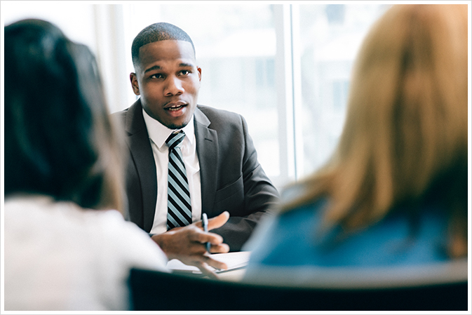 A mortgage broker advising first home buyers